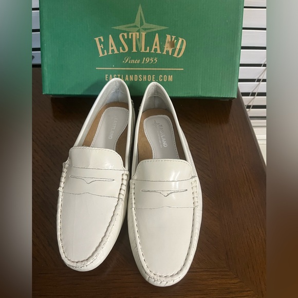 Eastland Women's Classic White Loafer - Picture 9 of 11